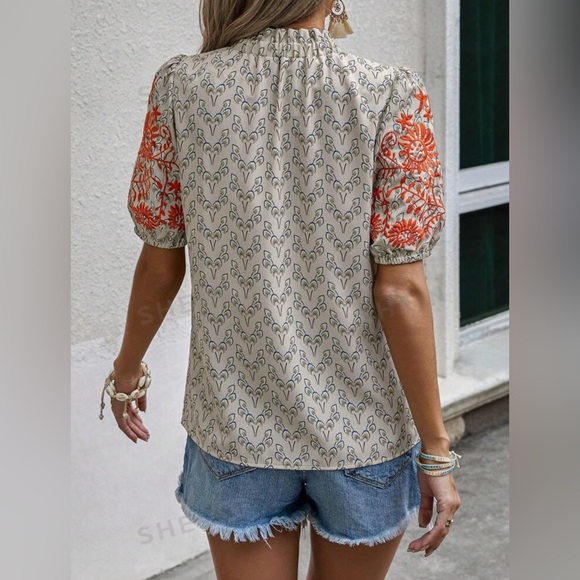 NWOT! Embroidered top - Picture 3 of 7